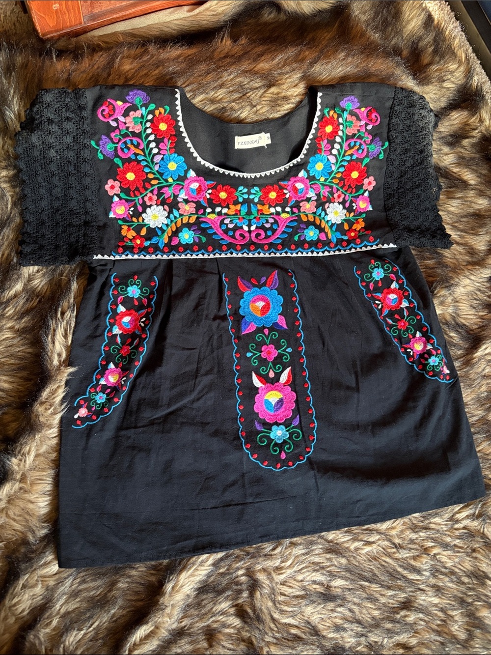 YZXDORWJ Mexican - Black embroidered Floral Top Y2K BOHO Size Small
